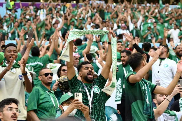 جماهير السعودية ساندت الأخضر بقوة في لوسيل (رويترز)