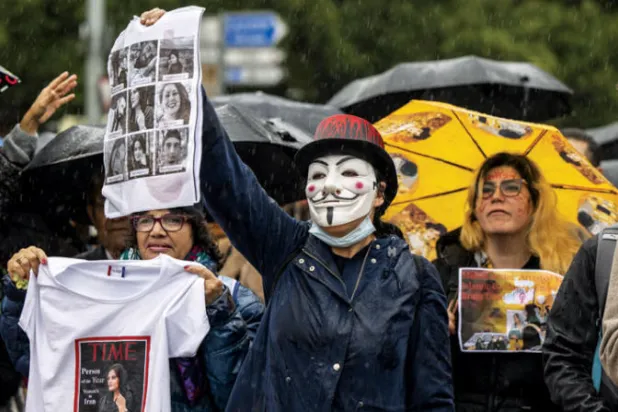 متظاهرون خلال مسيرة ضد النظام الإيراني أمام مقر الأمم المتحدة في جنيف مطلع الشهر الماضي(إ.ب.أ)