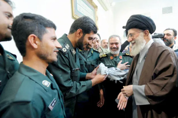 صورة نشرها موقع «المرشد» الإيراني للعقيد القتيل في سوريا