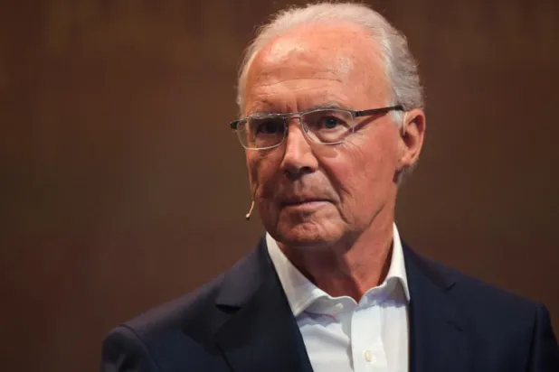 بيكنباور قال إنه يعاني من احتشاء العين اليمنى (د.ب.أ)