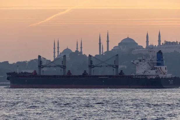 Türkiye ihracat hacminde rekorlar kırarken, hızla artan ithalat giderleri nedeniyle cari açık büyüyor (Reuters)

