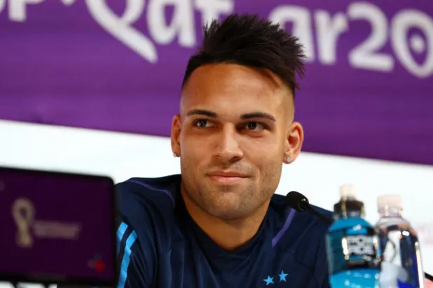 مارتينيز تحدث لوسائل الإعلام في المؤتمر الصحافي (رويترز)