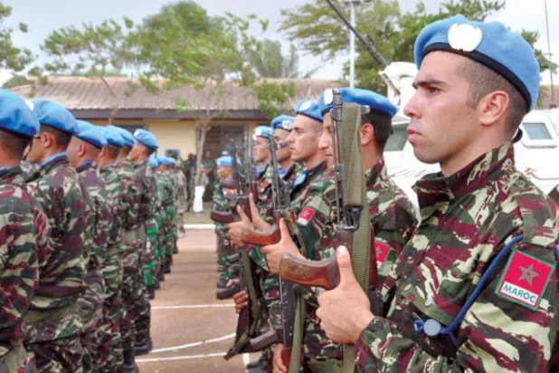 جنود حفظ سلام تابعون للأمم المتحدة من المغرب خلال حفل أقيم في 15 سبتمبر 2014 للاحتفال بالبدء الرسمي لمهمة قوات السلام التابعة للأمم المتحدة (غيتي)