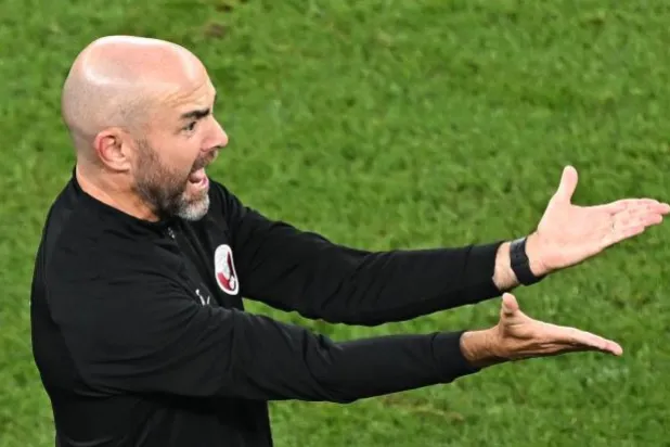 سانشيس أكد أن عدد كبير من لاعبي العنابي جاءوا من أكاديمية(أ.ف.ب)