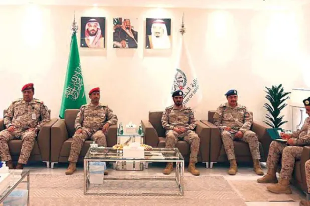 Yemen Genelkurmay Başkanı Aziz, Suudi mevkidaşı Ruveyli bir araya geldi. (SABA)