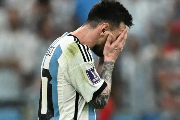 فرحة ميسي بهدف الأرجنتين الأول في المكسيك عبرت عن ضغط نفسي داخله (رويترز)