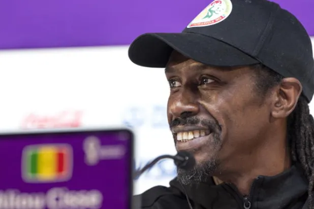 سيسيه خلال المؤتمر الصحافي لمواجهة السنغال والإكوادور (إ.ب.أ)