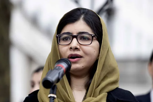 ناشطة التعليم الباكستانية ملالا يوسفزاي تتحدث خلال تجمع حاشد في وستمنستر من أجل حرية النساء والفتيات الأفغانيات (د.ب.أ)