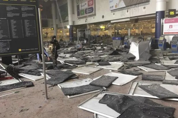 من داخل مطار بروكسل بعد التفجير الإرهابي في 22 مارس 2016 (رويترز)
