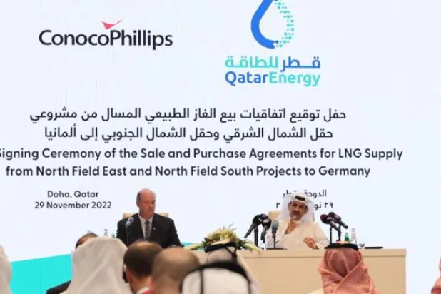 Katar Enerji Bakanı Saad Şerida el-Kaabi ve ConocoPhillips CEO’su bugün Doha’da düzenledikleri basın toplantısında (AFP)