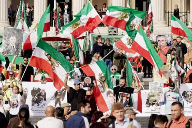 A rally is held in London in support of the protests in Iran. (dpa) 