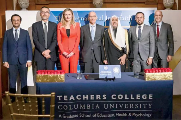 صورة جماعية في أعقاب توقيع اتفاقية الشراكة بين الرابطة وجامعة كولومبيا (الشرق الأوسط)