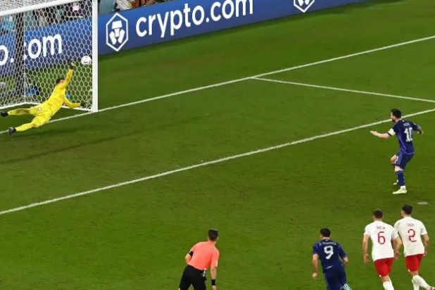 تشيزني خلال تصديه لجزائية ميسي (أ.ف.ب)