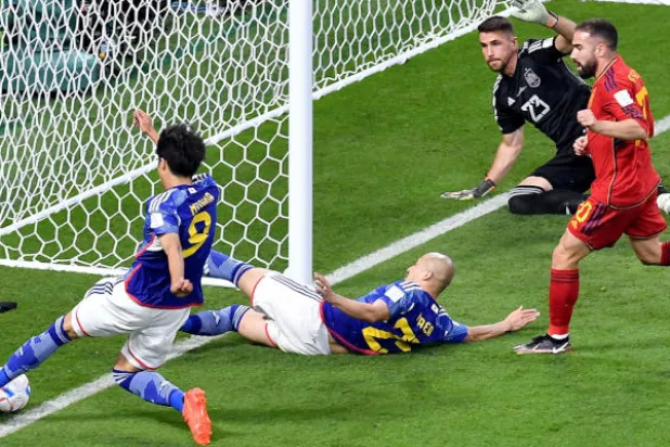 جدلية عبور الكرة الخط تفتح نقاشاً لا ينتهي رغم وجود تقنية الفيديو المساعد (رويترز)