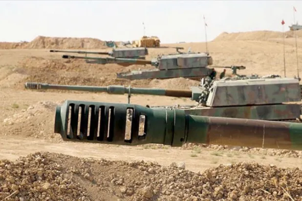 قوة عسكرية تركية على الحدود مع سوريا (الأناضول)