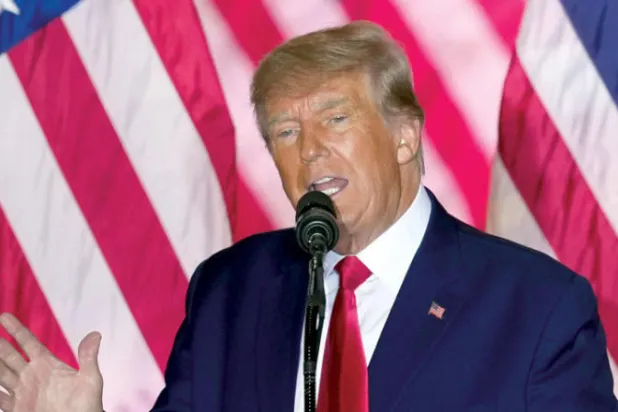 قررت محكمة الاستئناف الفيدرالي إلغاء طلب الرئيس السابق دونالد ترمب تعيين خبير مستقل في قضية وثائق مارالاغو (أ.ب)