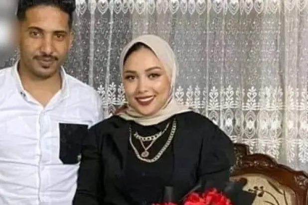 خلود السيد المشهورة إعلامياً باسم «فتاة بورسعيد» وخطيبها