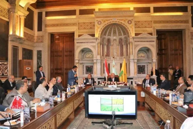 وزير الزراعة المصري خلال اجتماع مركز بحوث الصحراء (وزارة الزراعة المصرية)