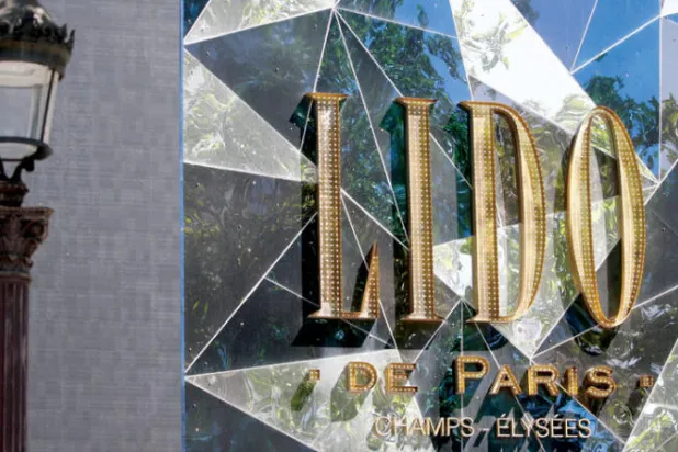 ملهى ليدو الشهير في العاصمة الفرنسية باريس (غيتي)