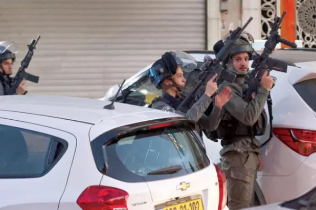  İsrail güvenlik güçleri 2 Aralık’ta Batı Şeria’daki Huvara kasabasında devriye gezdi. (AFP)