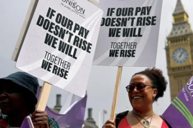 صورة لإضراب سابق في بريطانيا (إ.ب.أ)