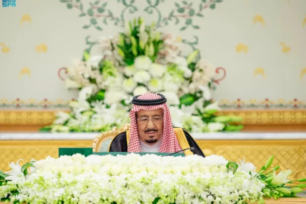 الملك سلمان بن عبد العزيز لدى ترؤسه جلسة مجلس الوزراء الأسبوع الماضي في قصر اليمامة بالرياض (واس)