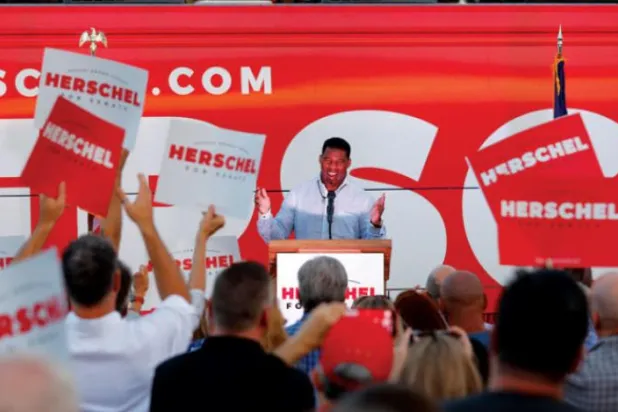 Cumhuriyetçi aday Herschel Walker, geçen cumartesi günü düzenlenen bir kampanya mitinginde (AP)