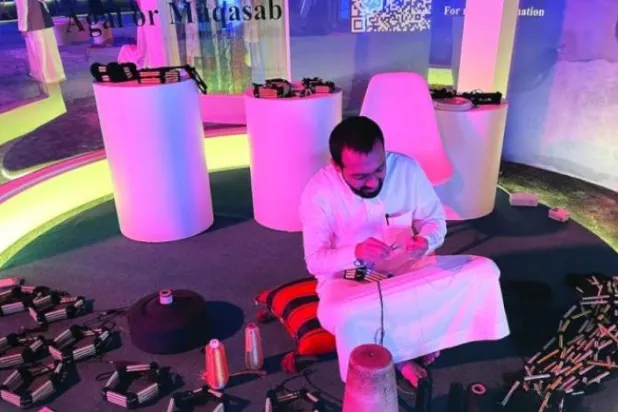 Örgülü kafa bandı yapma yöntemini tanıtan stant