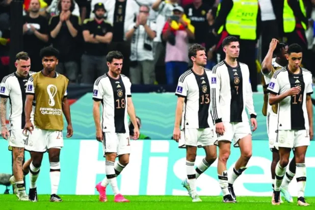 لاعبو المنتخب الألماني ومرارة وداع المونديال من دور المجموعات (إ.ب.أ)