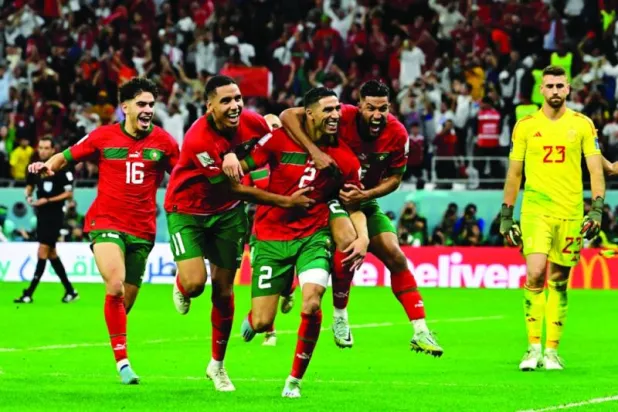 حكيمي يحتفل بتسجيله ترجيحية الفوز على إسبانيا (أ.ف.ب)