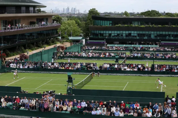 الاتحاد حظر مشاركة لاعبي روسيا وبيلاروسيا في ويمبلدون بسبب غزو موسكو لأوكرانيا (رويترز)