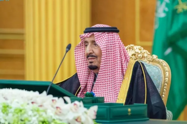 خادم الحرمين الشريفين الملك سلمان بن عبد العزيز لدى ترؤسه جلسة مجلس الوزراء بالرياض (واس)