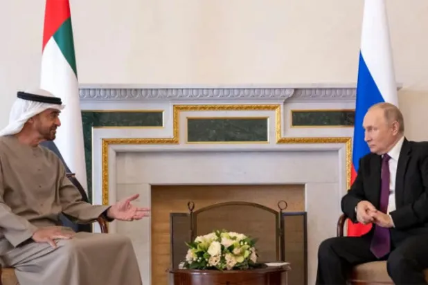 الشيخ محمد بن زايد آل نهيان رئيس دولة الإمارات مع الرئيس الروسي فلاديمير بوتين  في لقاء سابق (وام)