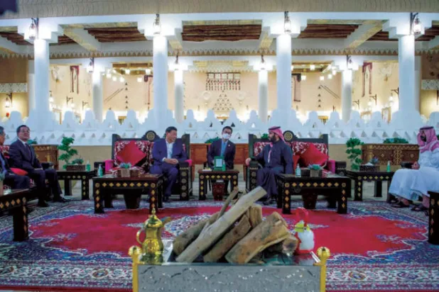 ولي العهد والرئيس الصيني في قصر العوجا بالعاصمة السعودية الرياض (الشرق الأوسط)