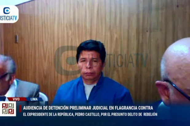 الرئيس البيروفي السابق بيدرو كاستيو في جلسة استجوابه لدى الشرطة في ليما (أ.ف.ب)