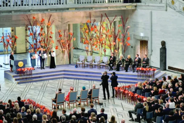 مُنحت جائزة «نوبل للسلام» لعام 2022 في مبنى البلدية بمدينة أوسلو في النرويج (رويترز)