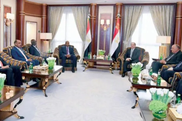 Sisi, Riyad’da Burhan ile bir araya geldi. (Mısır Cumhurbaşkanlığı)