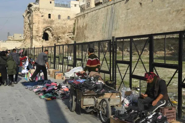 أوضاع اجتماعية ومعيشية صعبة من حلب شمالاً إلى درعا جنوباً (أ.ف.ب)