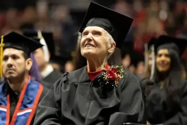 صورة نشرتها جامعة نورثرن إلينوي للسيدة الأميركية جويس ديفاو