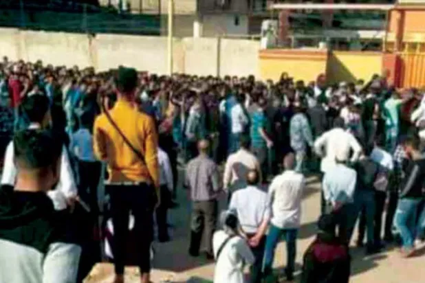 Crowds of youths are seen outside the Department of Immigration and Passports in Daraa. (Daraa 24 Network) 