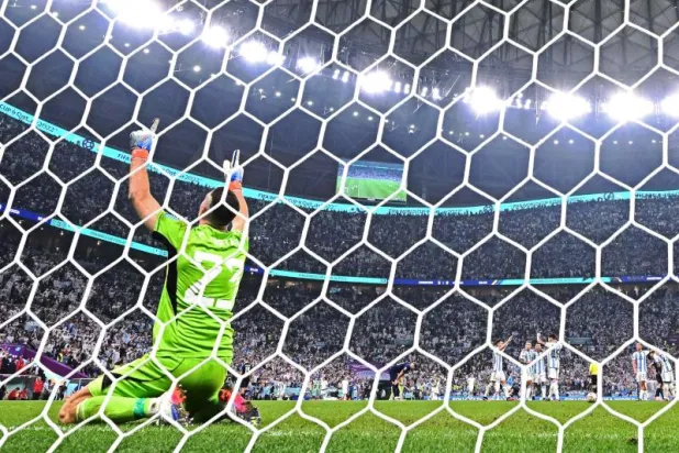 مارتينيز قال إن المنتخب يتحسن من مباراة لأخرى (أ.ف.ب)