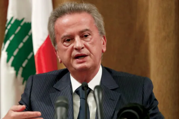 صورة من الأرشيف لحاكم مصرف لبنان رياض سلامة خلال مؤتمر صحافي في نوفمبر 2019 (أ.ب)