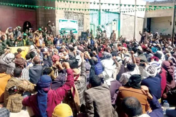 سجناء في مدينة ذمار اليمنية أخضعتهم الميليشيات لدورات طائفية (إعلام حوثي)