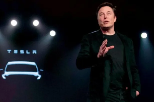 منذ أبريل باع ماسك ما قيمته 23 مليار دولار من أسهم «تسلا» (أ.ب)