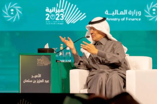 
وزیر انرژی سعودی در جلسه ای درباره بودجه ۲۰۲۳ یکشنبه (۱۱ دسامبر) (عکس: صالح الغنام)