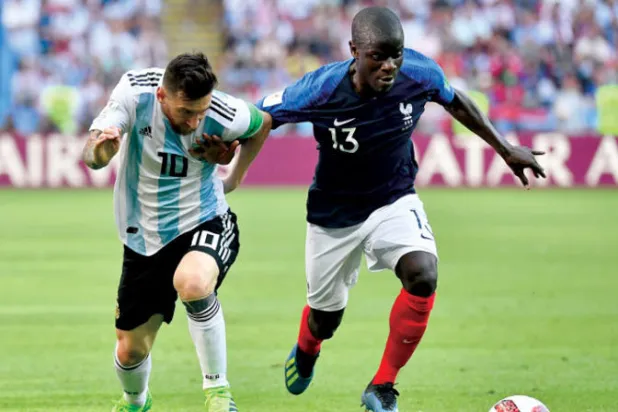 كانتي... الوصفة التي حققت نجاحاً كبيراً لإيقاف ميسي في مونديال 2018 ليست متاحة الآن (إ.ب.أ)