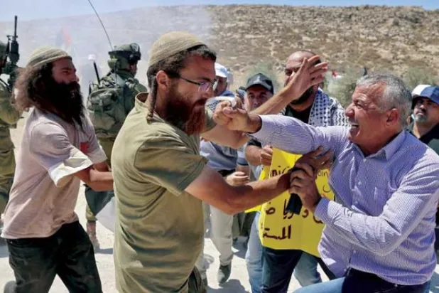مئات اليهود المتدينين في القدس يثورون ضد الشرطة الإسرائيلية