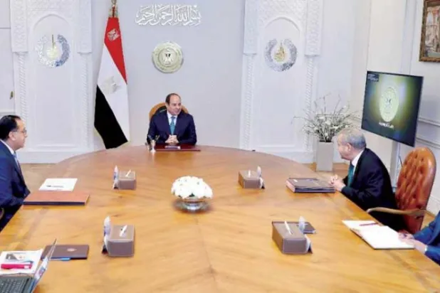 جانب من اجتماع الرئيس المصري مع عدد من المسؤولين لمتابعة توافر السلع الاستراتيجية (الرئاسة المصرية)