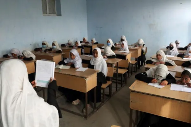 مدرسة للفتيات في أفغانستان (إ.ب.أ)
