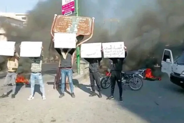 صورة خاصة بـ«الشرق الأوسط» من احتجاجات في مدينة السويداء أمس